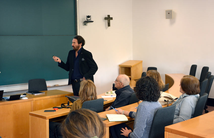IMG Miguel Casas expone en la Universidad de Navarra el impacto social y las nuevas salidas laborales de la lingüística a...