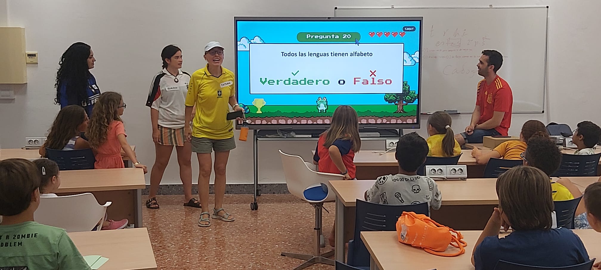 El ILA clausura su exitosa participación en el Campamento de Verano UCA explorando la diversidad de las lenguas del mundo