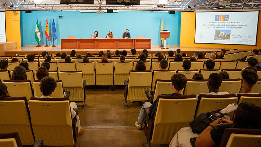 IMG El ILA acerca la investigación lingüística y sus salidas profesionales al alumnado de la UCA en la IV Jornada de Divu...